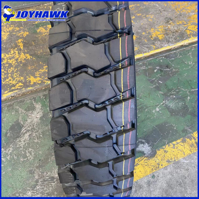 11r22.5 18pr 295/80r22.5 12.00r20 11.00r20 10.00r20 13r22.5 Neumáticos para camiones Neumáticos Joyhawk Blackhawk Blacklion Jinyu